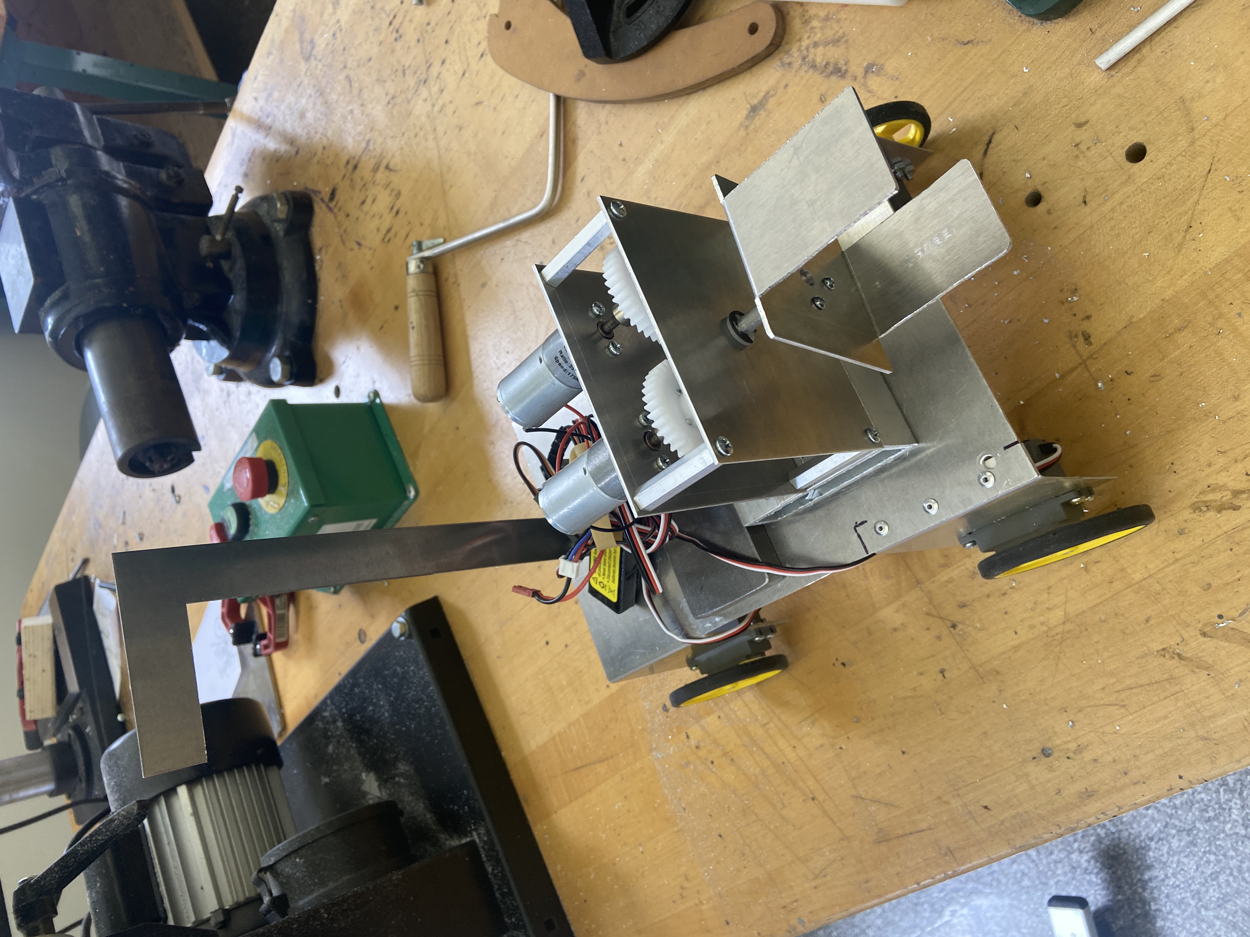 Jessie the Robot - Featured